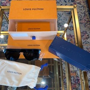 Unisex Louis Vuitton glasses